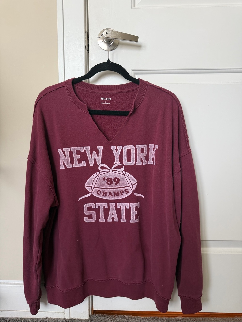 Hollister V-neck Sweatshirt